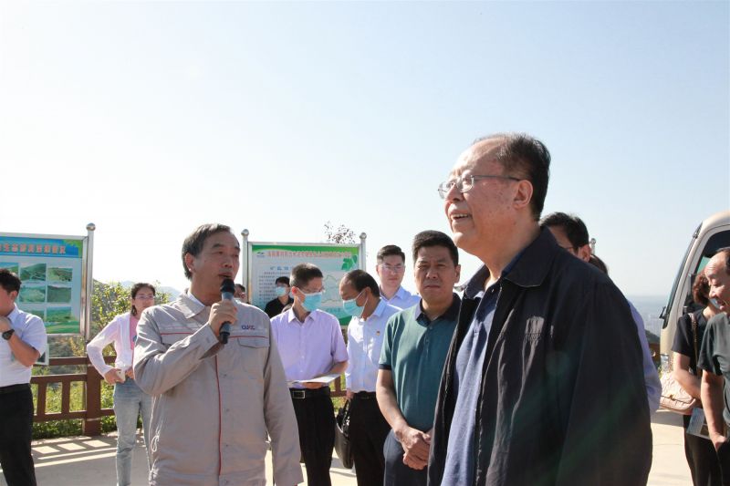 
				   
					河南省人大常委會(huì )黨組副書(shū)記、副主任馬懿一行到洛陽(yáng)黃河同力調研
				 