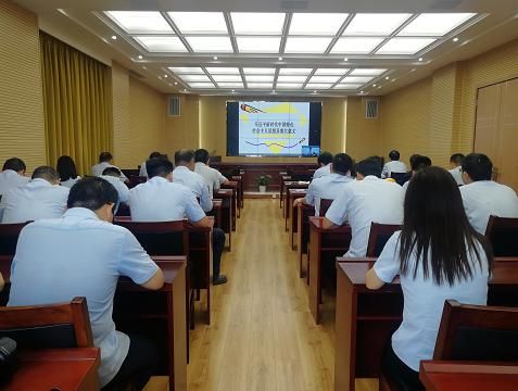 
				   
					洛陽(yáng)黃河同力集中組織收看中國建材集團舉辦的第四期“黨史大講堂”直播
				 